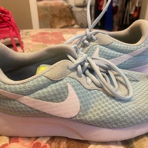 Women’s Nike shoes